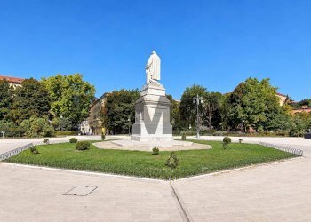 Edificio all\'aperto - Bilocale Piazza Cavour
 
2, Ancona - foto 3