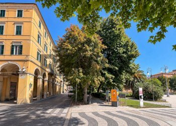 Edificio all\'aperto - Bilocale Piazza Cavour
 
2, Ancona - foto 5