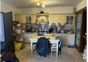Sala da pranzo - Trilocale via Mora e Gibin
 
98, Borgomanero - foto 5