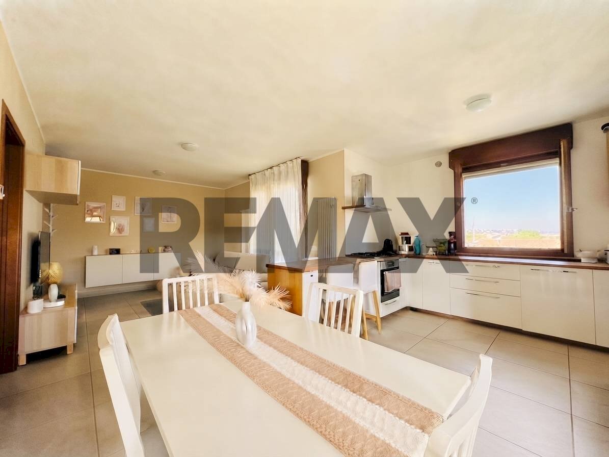 Sala da pranzo - Quadrilocale via Marecchiese
692, Rimini - foto 3