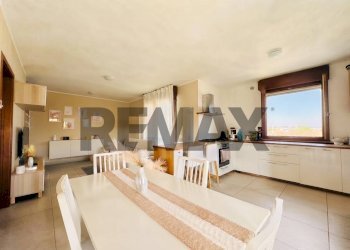 Sala da pranzo - Quadrilocale via Marecchiese
 
692, Rimini - foto 3