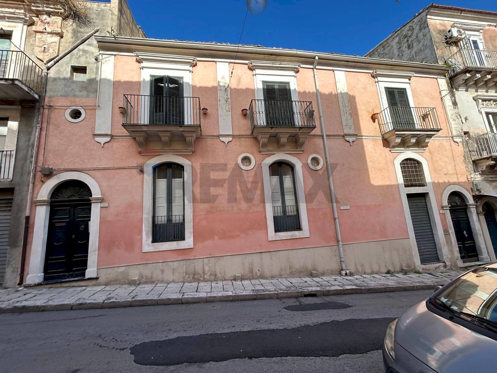 Edificio all\'aperto - Casa indipendente Via Giombattista Odierna
109-111-115-117, Ragusa - foto 2
