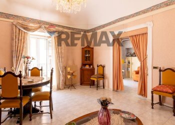 Sala da pranzo - Casa indipendente Via Giombattista Odierna
 
109-111-115-117, Ragusa - foto 20