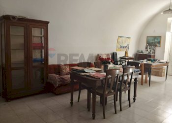Sala da pranzo - Casa indipendente Via Giombattista Odierna
 
109-111-115-117, Ragusa - foto 31
