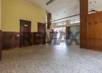 Ricezione / Lobby - Locale Commerciale via Mazzini
14, Samarate - foto 14