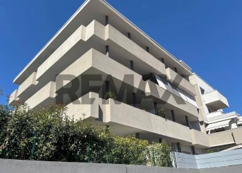 Edificio all\'aperto - Trilocale Via Varesina
 
177, Como - foto 1