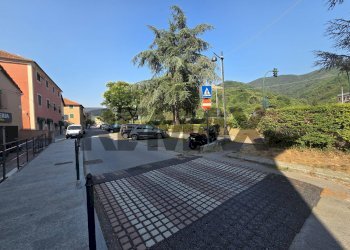 Edificio all\'aperto - Negozio via fratelli canepa
 
72A, Serra Riccò - foto 15