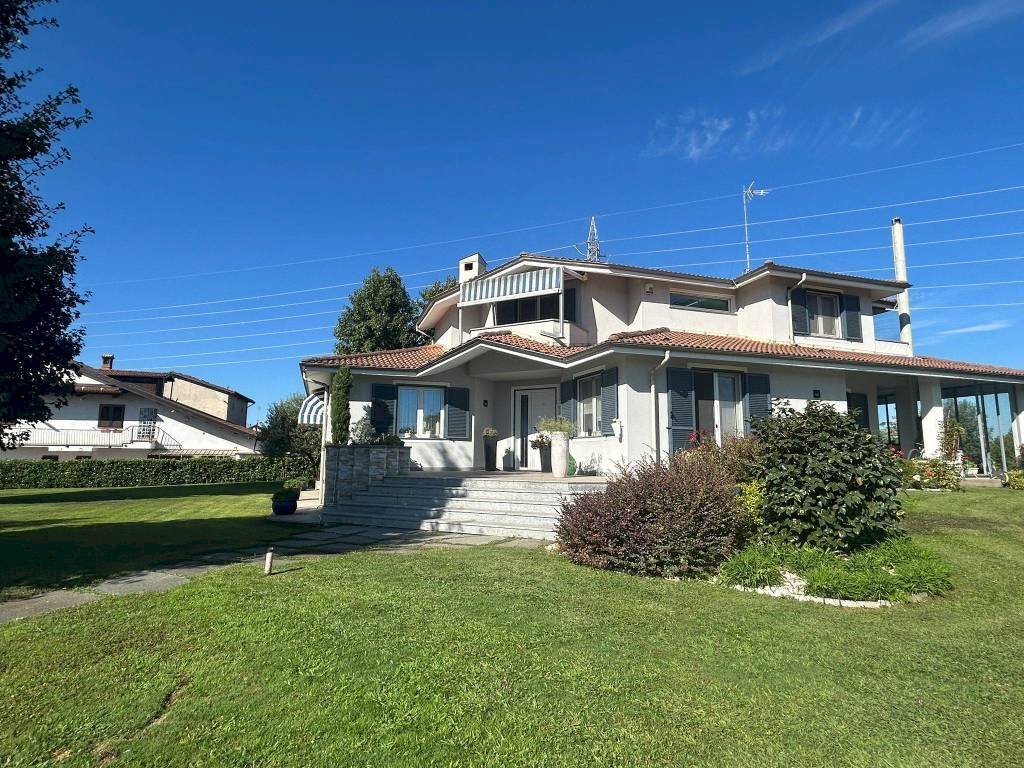 Villa viale Vittorio Veneto 77A, Carrù - foto 1