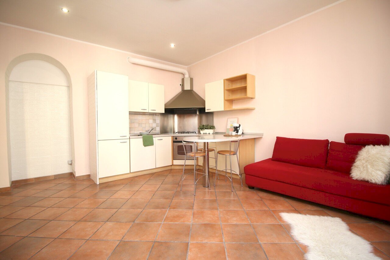 Zona giorno con cucina a vista - Appartamento via Bellinzona 309, Como - foto 3