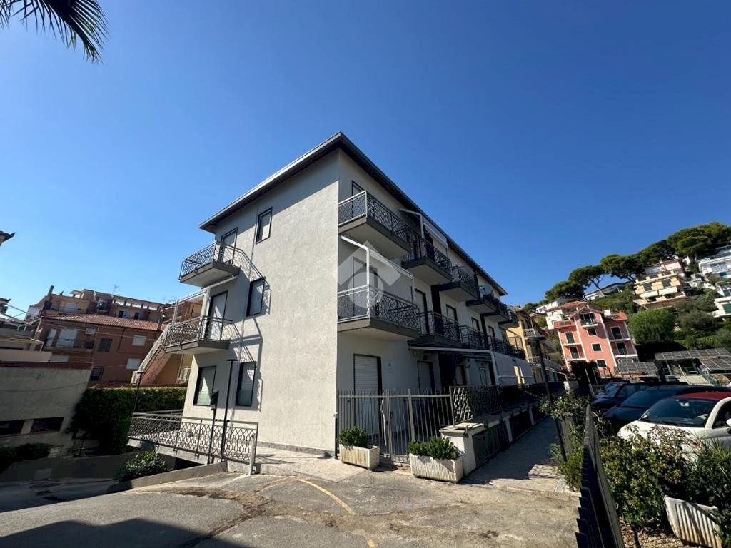 Box Via Aurelia, Andora - foto 1
