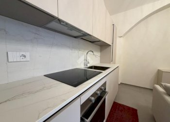 One-room apartment Via S. Francesco da Paola, Torino (neighborhood Centro) - photo 2