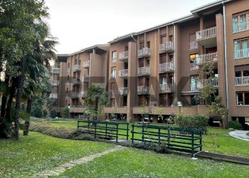 Edificio all\'aperto - Quadrilocale VIA MONVISO
 
6, Varese - foto 1