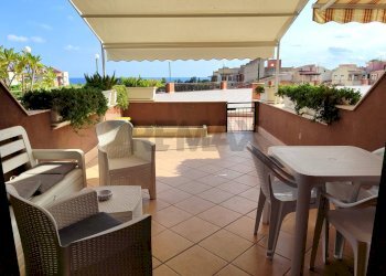 Terrazza - Monolocale Les Roches Noires
 
1, Giardini-Naxos - foto 1