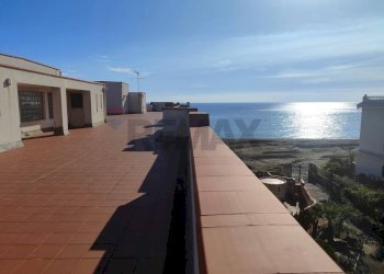 Vista dell\'acqua - Trilocale Via Recanati
 
11, Giardini-Naxos - foto 43