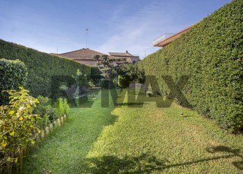 Giardino - Villa a Schiera Via Luciano Pavarotti
 
21, Viagrande - foto 1