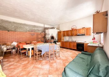 Sala da pranzo - Independent house Contrada lembasi
 
1, Messina - photo 17