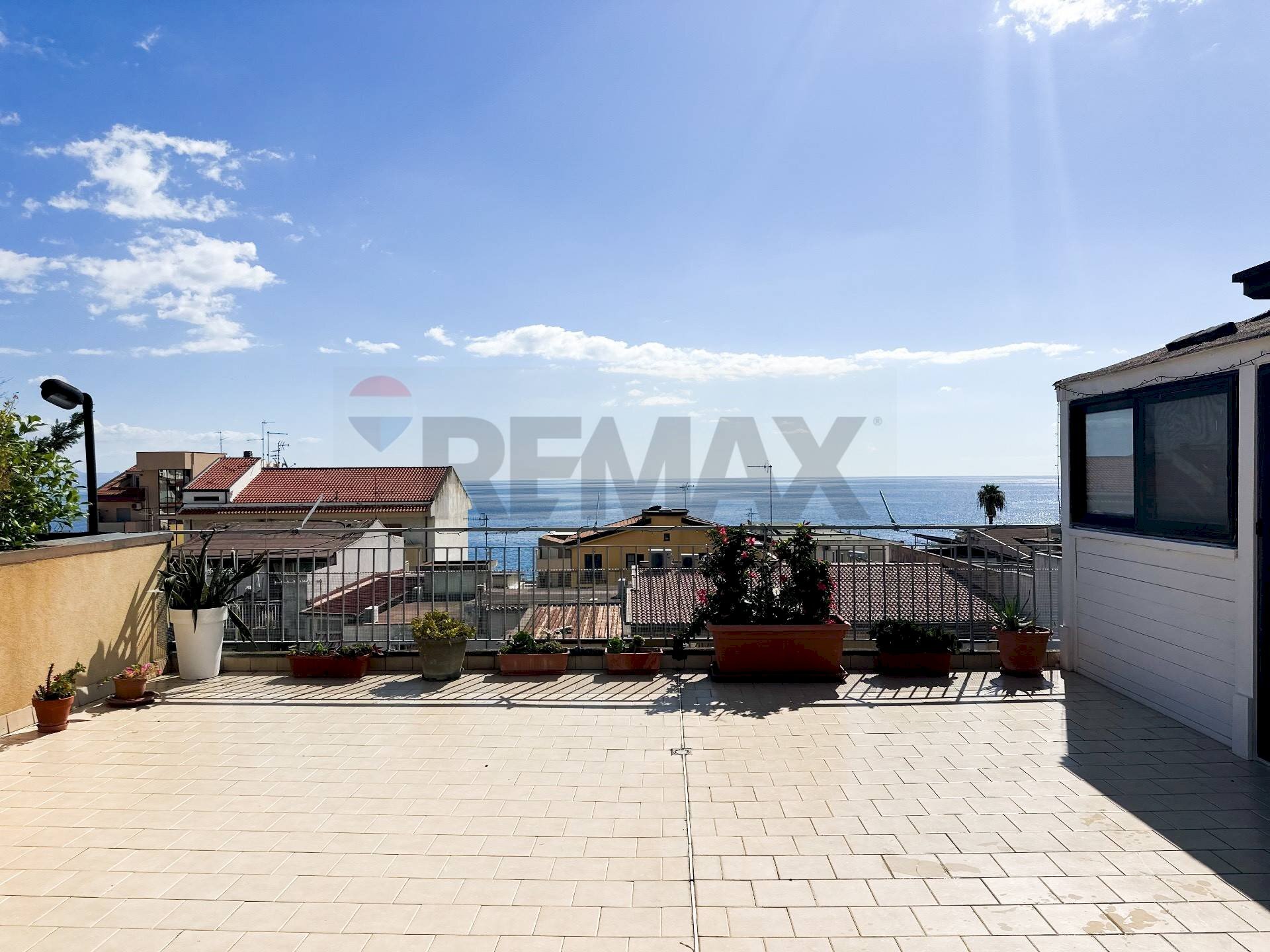 Terrazza - Four-room apartment Viale unità di Italia e delle regioni
 
1, Roccalumera - photo 1