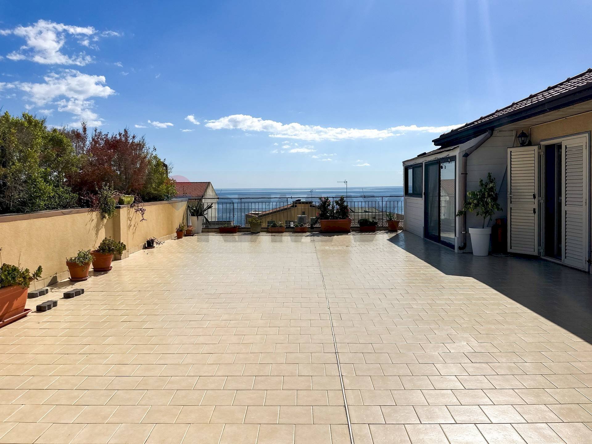 Terrazza - Four-room apartment Viale unità di Italia e delle regioni
1, Roccalumera - photo 2