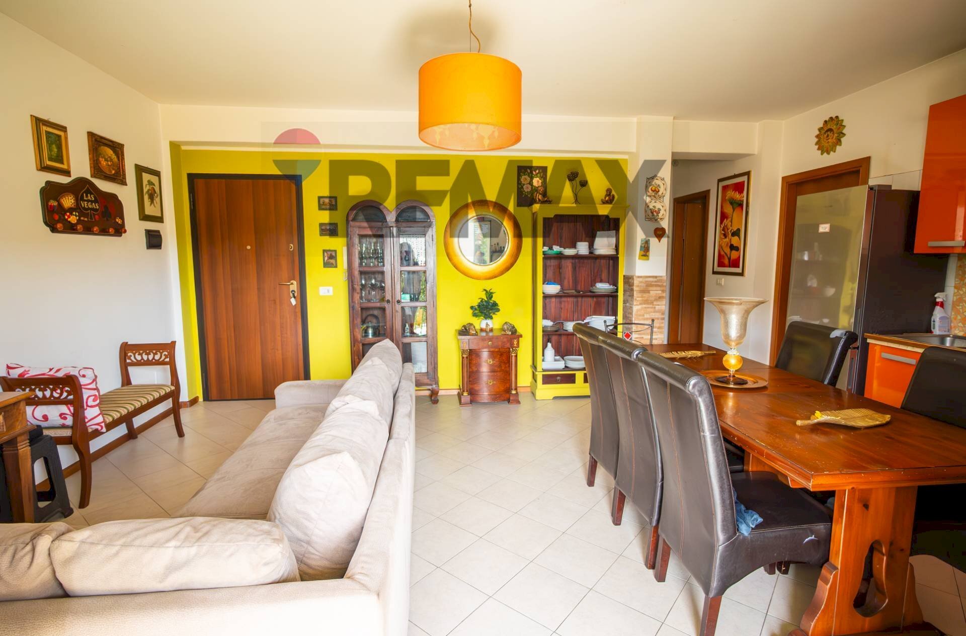 Sala da pranzo - Quadrilocale VIALE DELL'UNITà D'ITALIA E DELLE REGIONI
21, Roccalumera - foto 3