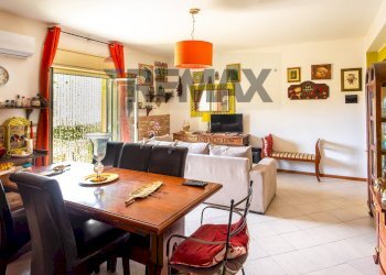 Sala da pranzo - Quadrilocale VIALE DELL'UNITà D'ITALIA E DELLE REGIONI
 
21, Roccalumera - foto 7
