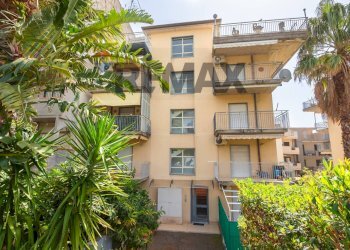 Edificio all\'aperto - Quadrilocale VIALE DELL'UNITà D'ITALIA E DELLE REGIONI
 
21, Roccalumera - foto 23