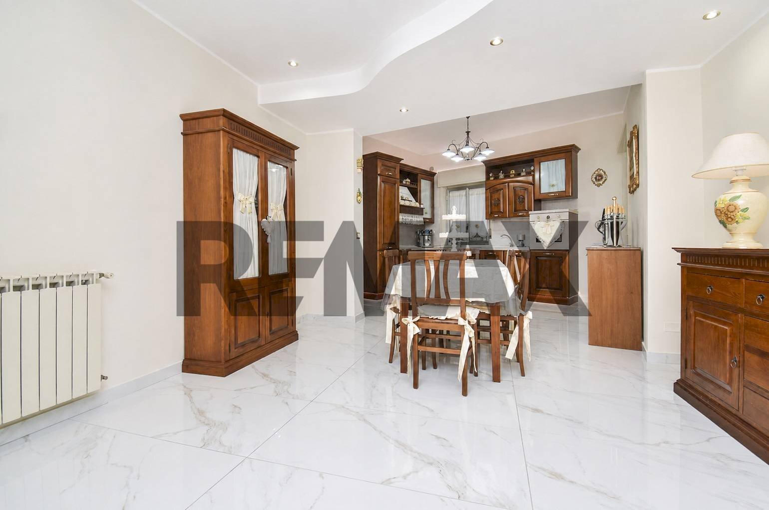 Sala da pranzo - Quadrilocale Via Potenza
17, Paterno - foto 2