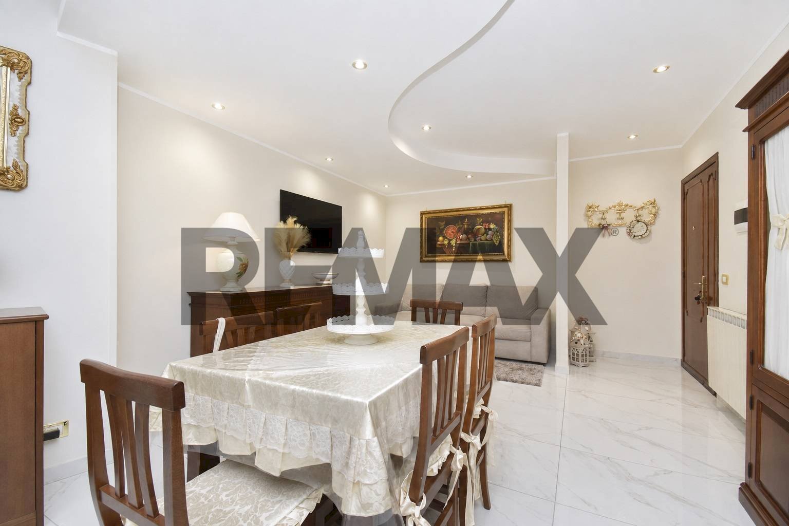 Sala da pranzo - Quadrilocale Via Potenza
17, Paterno - foto 3