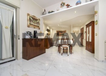 Sala da pranzo - Quadrilocale Via Potenza
 
17, Paterno - foto 4