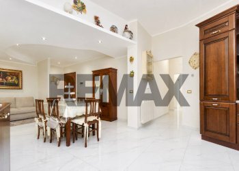 Sala da pranzo - Quadrilocale Via Potenza
 
17, Paterno - foto 5