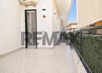 Terrazza - Quadrilocale Via Potenza
 
17, Paterno - foto 10