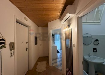 Hall / corridoio - Two-room apartment VIA ANANIAN
 
11, Trieste - photo 1