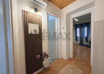 Hall / corridoio - Two-room apartment VIA ANANIAN
 
11, Trieste - photo 3