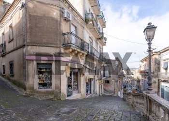 Edificio all\'aperto - Locale Commerciale via maestranza
31, Palazzolo Acreide - foto 32