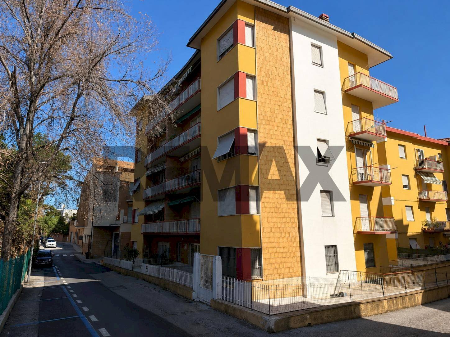 Edificio all\'aperto - Quadrilocale Via Ragusa
 
23, Ancona - foto 1
