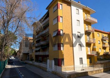 Edificio all\'aperto - Quadrilocale Via Ragusa
 
23, Ancona - foto 1