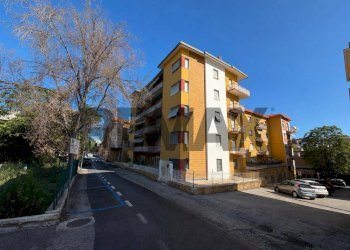 Edificio all\'aperto - Quadrilocale Via Ragusa
 
23, Ancona - foto 2
