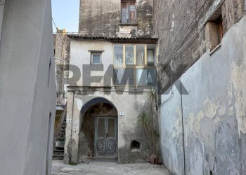 Casa all\'aperto - Trilocale Vicolo Bellezza
 
9, Carinola - foto 1