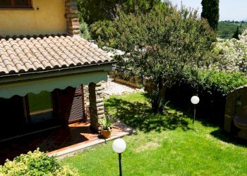 Giardino - Villa viale della tuscia
 
8, Sutri - foto 32
