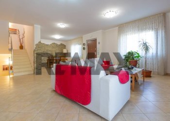 Sala da pranzo - Casa semi indipendente Via Villa Andreoli
 
169/g, Lanciano - foto 6