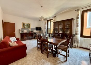 Sala da pranzo - Trilocale Via Carlo Tedaldi Fores
 
1, Cremona - foto 1