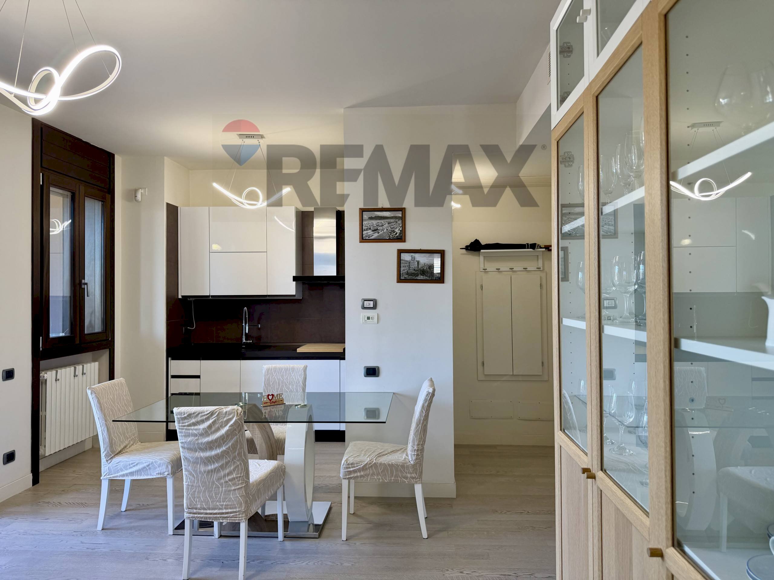 Sala da pranzo - Trilocale Piazzetta unione Sarda
 
5, Cagliari - foto 1