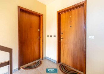 Interno palazzo - Bilocale via Camillo Benso di Cavour, 24, Gozzano - foto 18