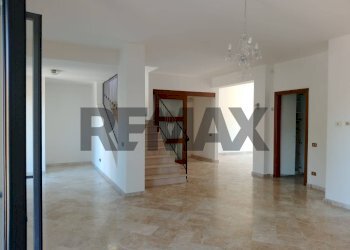 Stanza vuota - Casa semi indipendente via Casilina Nord
 
32, Frosinone - foto 7