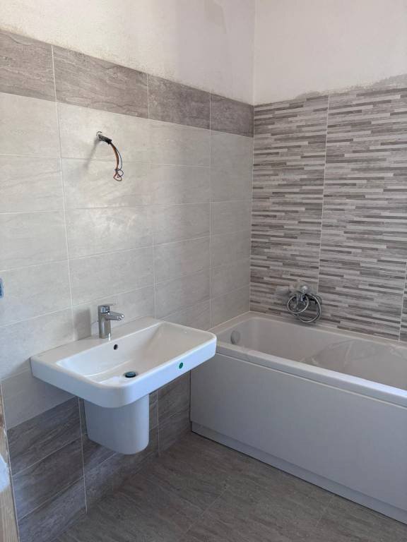 Bagno - Bilocale via Carlo Tosi, 30, Casorate Primo - foto 2