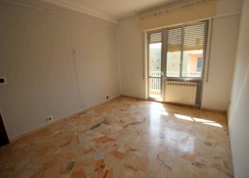 Camera da letto - Bilocale via Cordanieri, Genova (zona Prà) - foto 3
