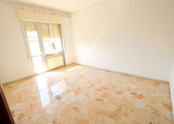 Camera da letto - Bilocale via Cordanieri, Genova (zona Prà) - foto 5