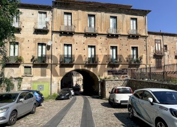 Edificio all\'aperto - Appartamento Salita archi di Ciaccio
 
23, Cosenza - foto 1