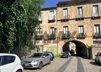 Edificio all\'aperto - Appartamento Salita archi di Ciaccio
 
23, Cosenza - foto 2