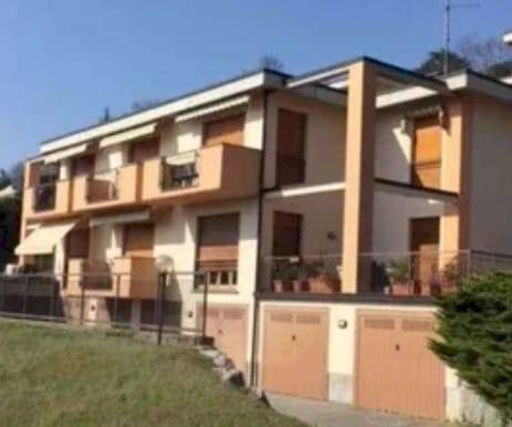 Facciata - Appartamento via Walter Tobagi, 1/a, Gavirate - foto 2