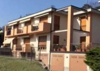 Facciata - Appartamento via Walter Tobagi, 1/a, Gavirate - foto 2